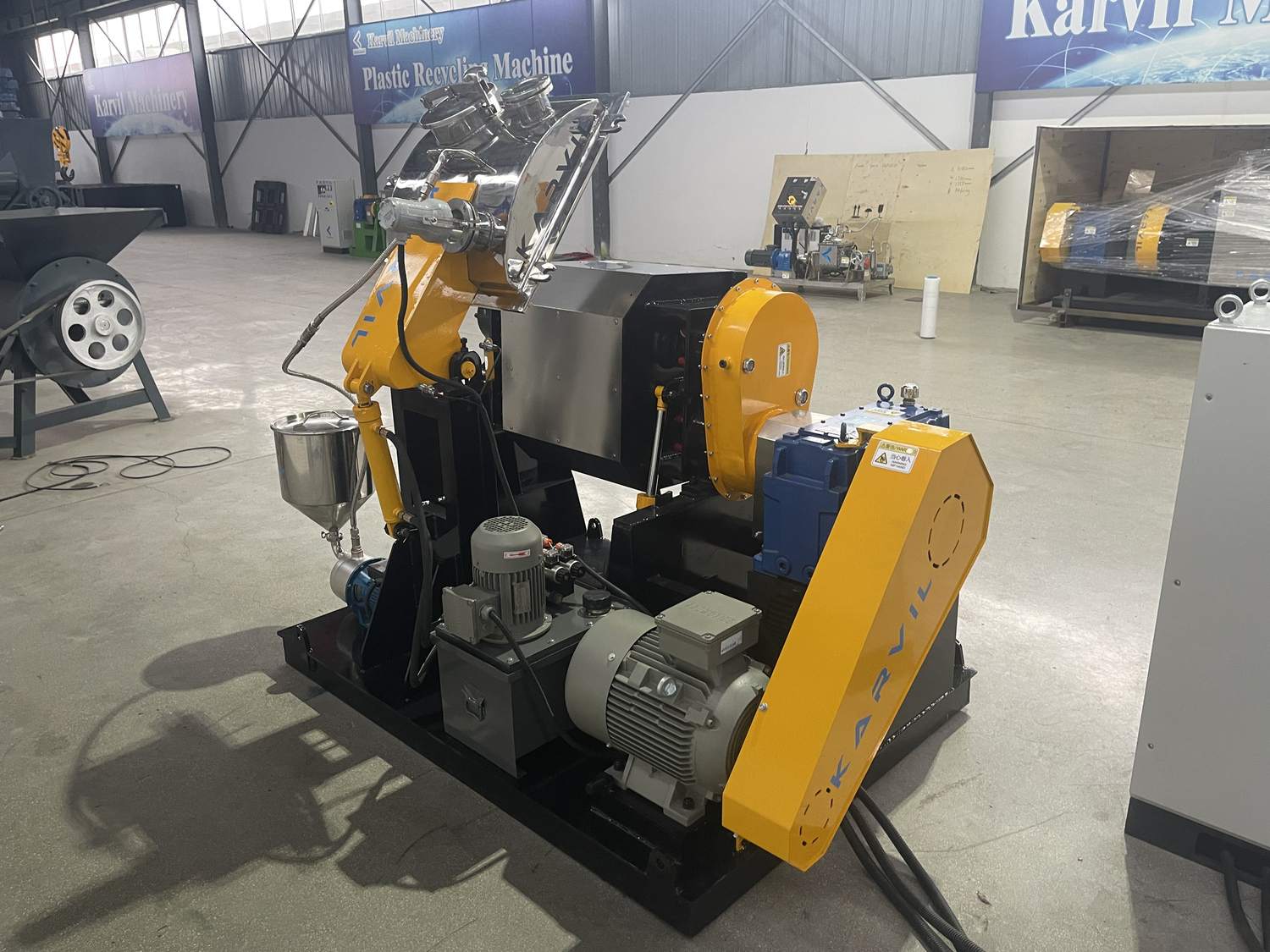Z-Blade-Mixer-with-Spraying-System (4)